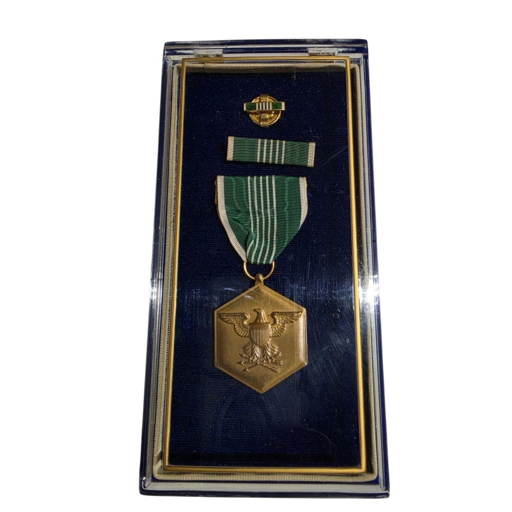 Vintage US Army Commendation Medal Set with Case Ribbon Bar and Lapel Pin